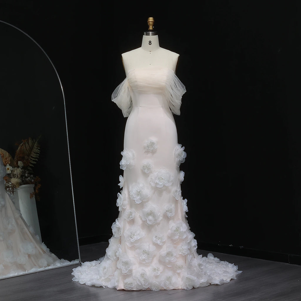 فستان سهرة وردي مكشوف الكتفين